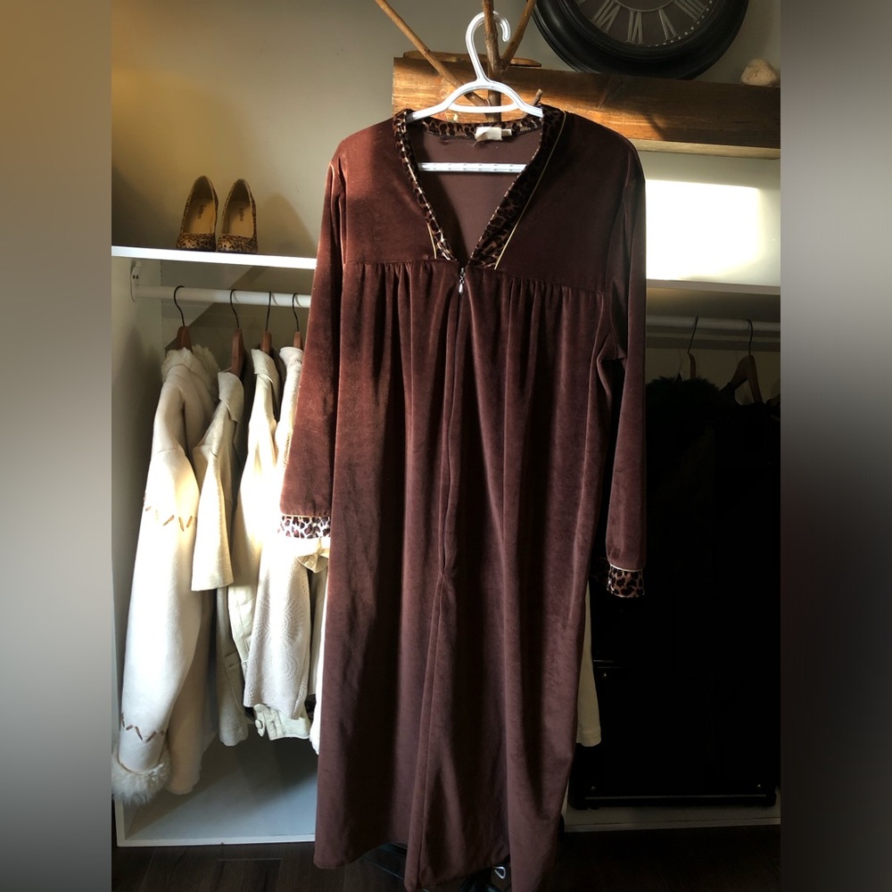 Vintage Vanity Fair Brown Long Sleeve Nightgown with Leopard Trim